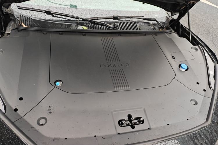 Used Lynk & Co Z10 2025 95 kWh 806 km Range Rear-Wheel Drive Advanced Driver-Assistance System Max Engine Bay