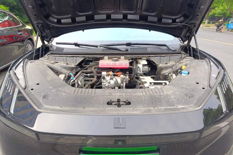 Used Lynk & Co Z10 2025 95 kWh 766 km Range Rear-Wheel Drive Max Engine Bay