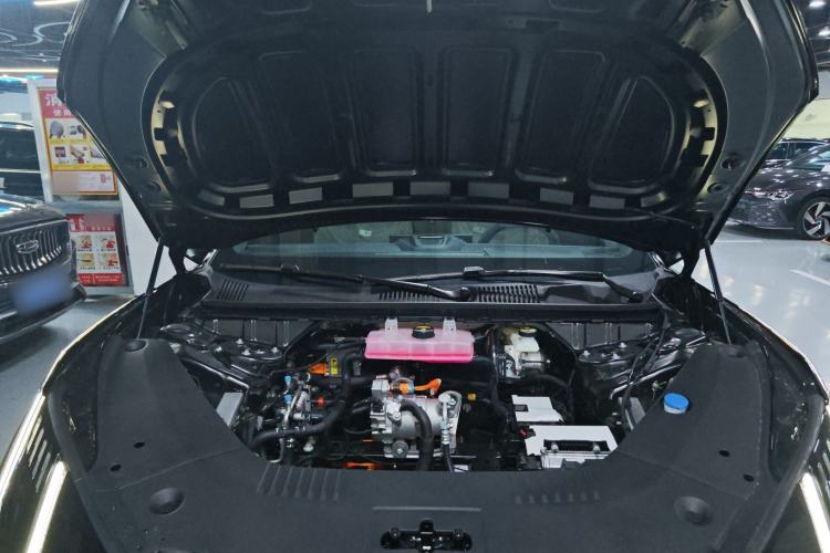 Used Lynk & Co Z10 2025 71 kWh 602 km Range Rear-Wheel Drive Pro Engine Bay