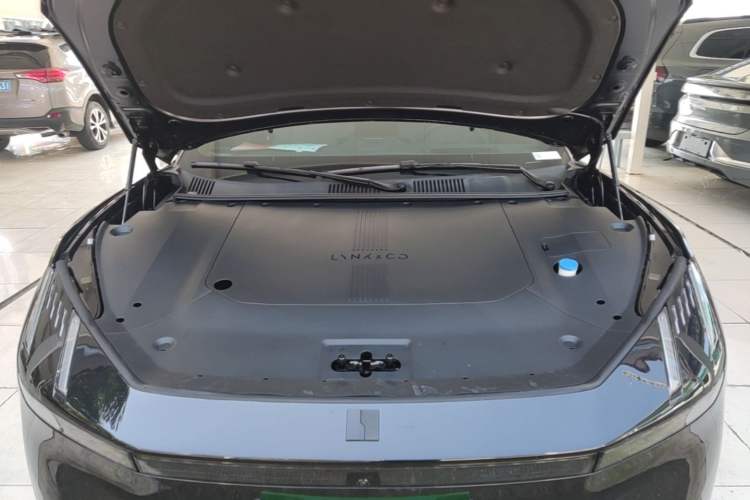Used Lynk & Co Z10 2025 95 kWh 766 km Range Rear-Wheel Drive Max Engine Bay