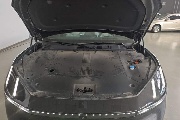 Used Lynk & Co Z10 2025 95 kWh 766 km Range Rear-Wheel Drive Max Engine Bay