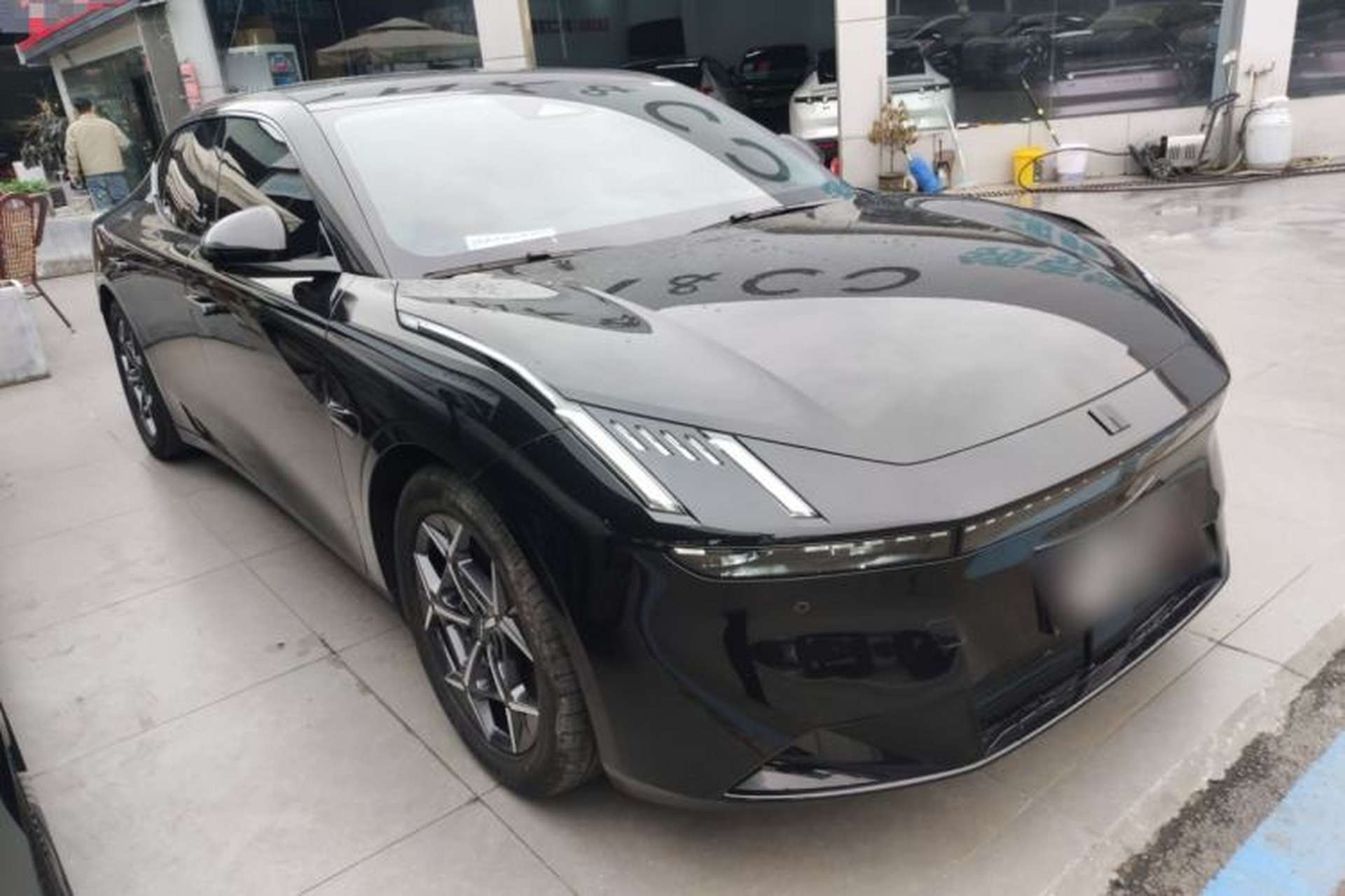 Used Lynk & Co Z10 2025 71 kWh 602 km Range Rear-Wheel Drive Pro Exterior 1