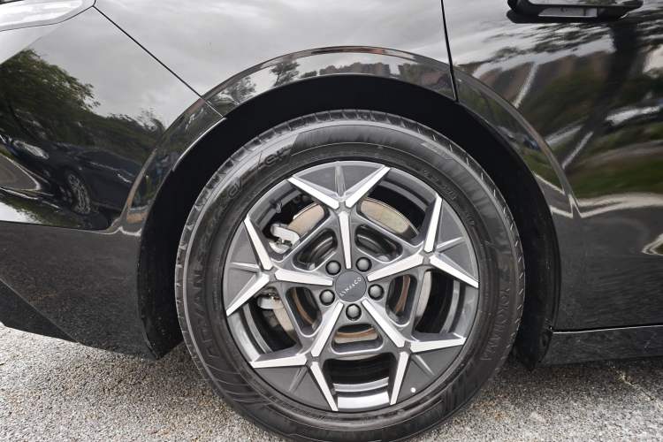 Used Lynk & Co Z10 2025 95 kWh 766 km Range Rear-Wheel Drive Max Exterior 10