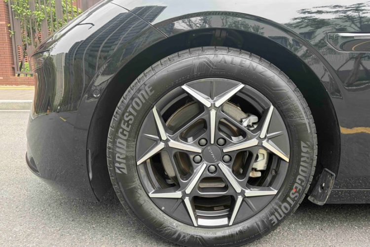 Used Lynk & Co Z10 2025 95 kWh 806 km Range Rear-Wheel Drive Advanced Driver-Assistance System Max Exterior 4