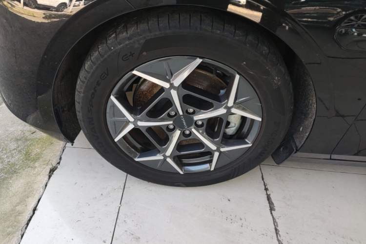 Used Lynk & Co Z10 2025 95 kWh 766 km Range Rear-Wheel Drive Max Exterior 4