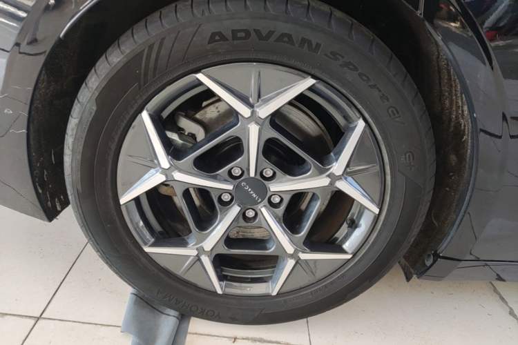 Used Lynk & Co Z10 2025 95 kWh 766 km Range Rear-Wheel Drive Max Exterior 5
