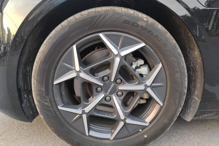 Used Lynk & Co Z10 2025 95 kWh 766 km Range Rear-Wheel Drive Max Exterior 6