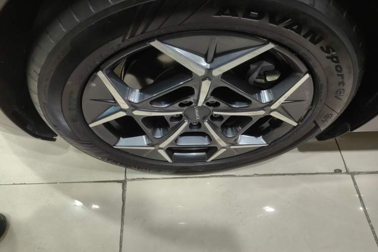 Used Lynk & Co Z10 2025 71 kWh 602 km Range Rear-Wheel Drive Pro Exterior 7
