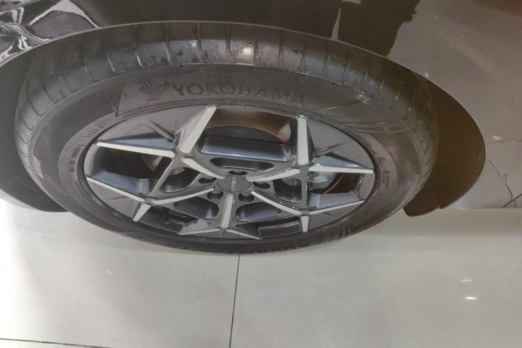 Used Lynk & Co Z10 2025 71 kWh 602 km Range Rear-Wheel Drive Pro Exterior 7