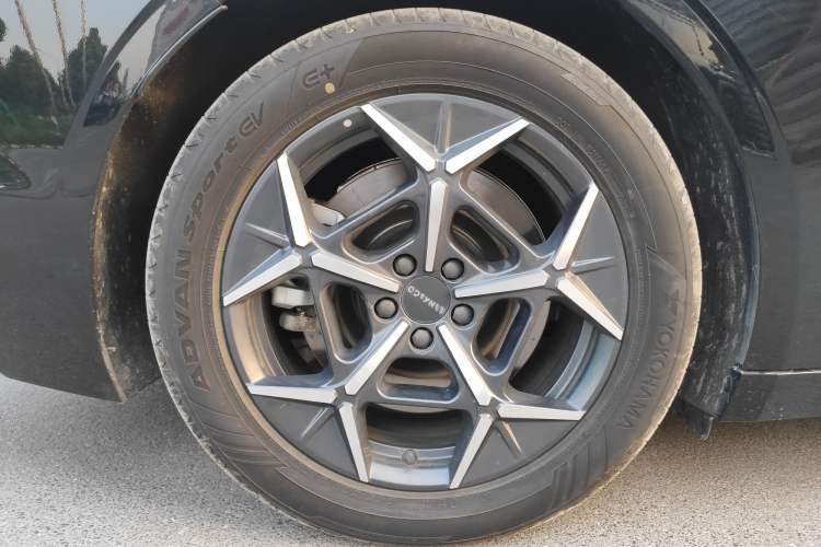 Used Lynk & Co Z10 2025 95 kWh 766 km Range Rear-Wheel Drive Max Exterior 7