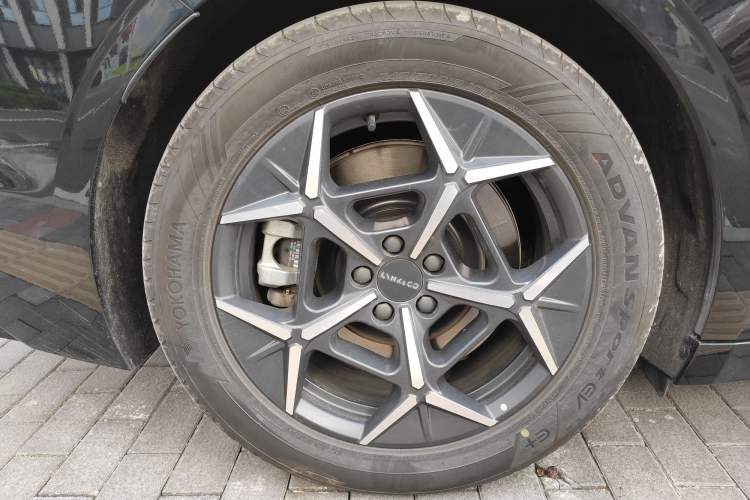 Used Lynk & Co Z10 2025 95 kWh 766 km Range Rear-Wheel Drive Max Exterior 8