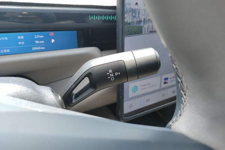 Used Lynk & Co Z10 2025 STARBUFF 95 kWh 766 km Range Rear-Wheel Drive Gear Lever