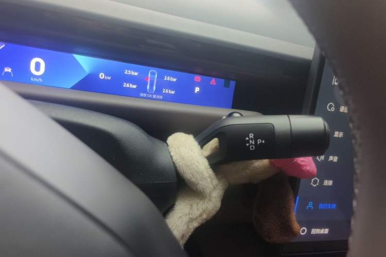 Used Lynk & Co Z10 2025 95 kWh 766 km Range Rear-Wheel Drive Max Gear Lever