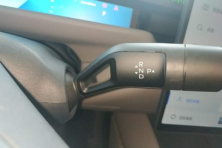 Used Lynk & Co Z10 2025 95 kWh 766 km Range Rear-Wheel Drive Max Gear Lever