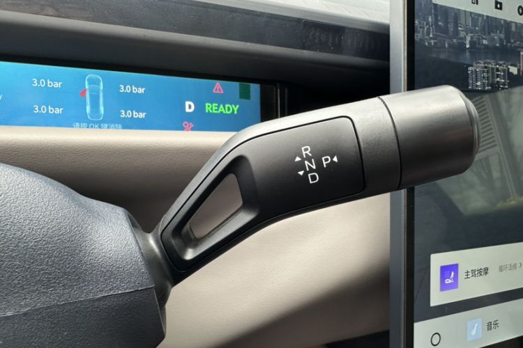 Used Lynk & Co Z10 2025 STARBUFF 95 kWh 680 km All-Wheel Drive Intelligent Driving Gear Lever