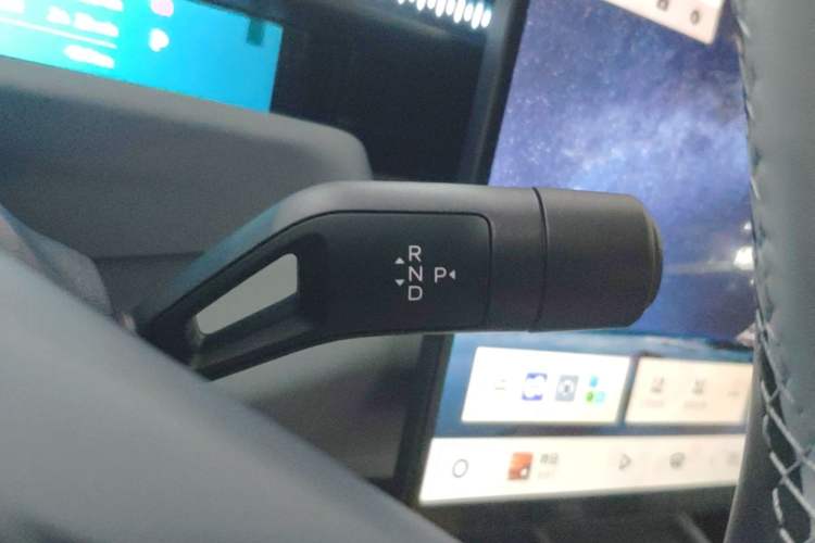 Used Lynk & Co Z10 2025 95 kWh 766 km Range Rear-Wheel Drive Max Gear Lever