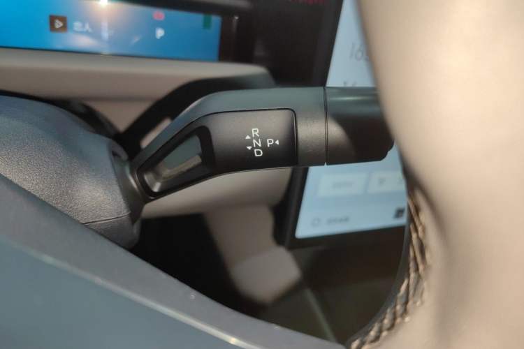 Used Lynk & Co Z10 2025 71 kWh 602 km Range Rear-Wheel Drive Pro Gear Lever