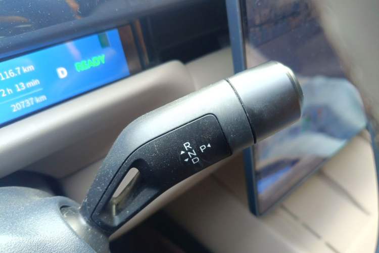 Used Lynk & Co Z10 2025 95 kWh 766 km Range Rear-Wheel Drive Max Gear Lever