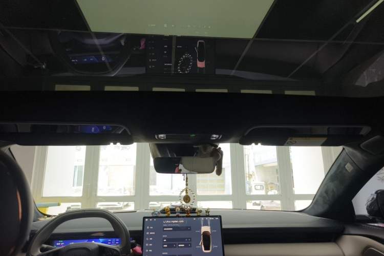 Used Lynk & Co Z10 2025 95 kWh 766 km Range Rear-Wheel Drive Max Headliner