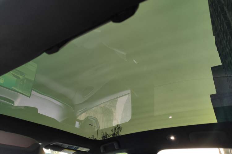 Used Lynk & Co Z10 2025 95 kWh 766 km Range Rear-Wheel Drive Max Headliner