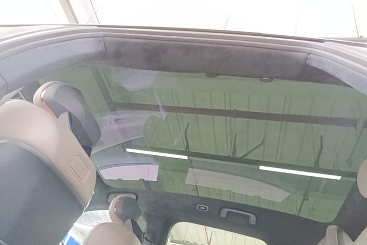 Used Lynk & Co Z10 2025 95 kWh 766 km Range Rear-Wheel Drive Max Headliner