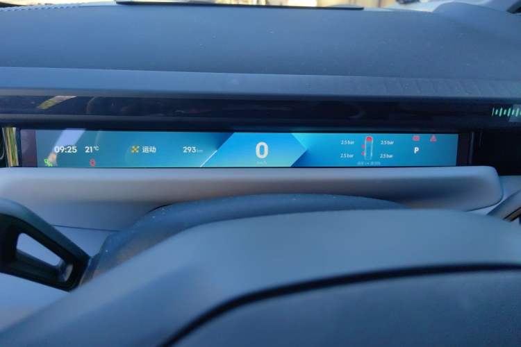 Used Lynk & Co Z10 2025 95 kWh 806 km Range Rear-Wheel Drive Advanced Driver-Assistance System Max Instrument Cluster