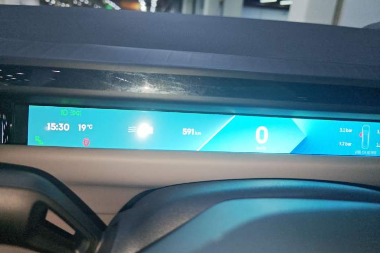 Used Lynk & Co Z10 2025 71 kWh 602 km Range Rear-Wheel Drive Pro Instrument Cluster