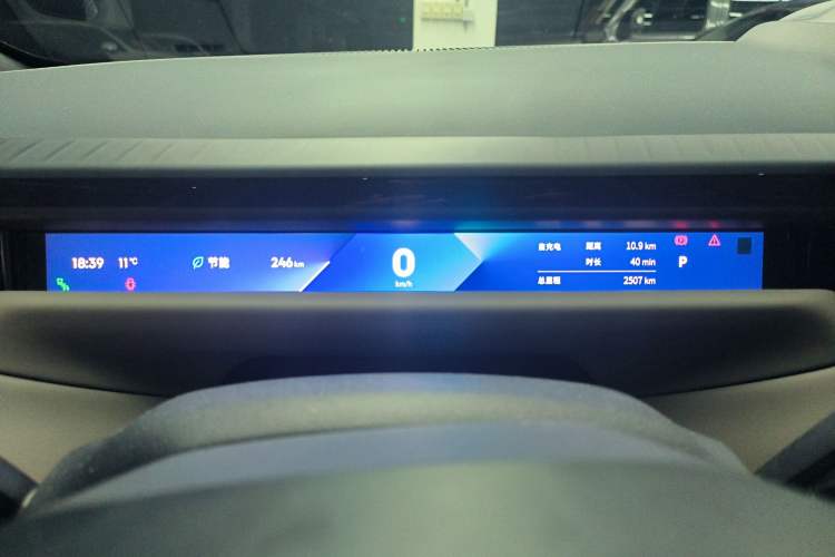 Used Lynk & Co Z10 2025 71 kWh 602 km Range Rear-Wheel Drive Pro Instrument Cluster