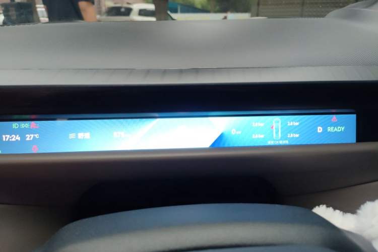 Used Lynk & Co Z10 2025 95 kWh 766 km Range Rear-Wheel Drive Max Instrument Cluster
