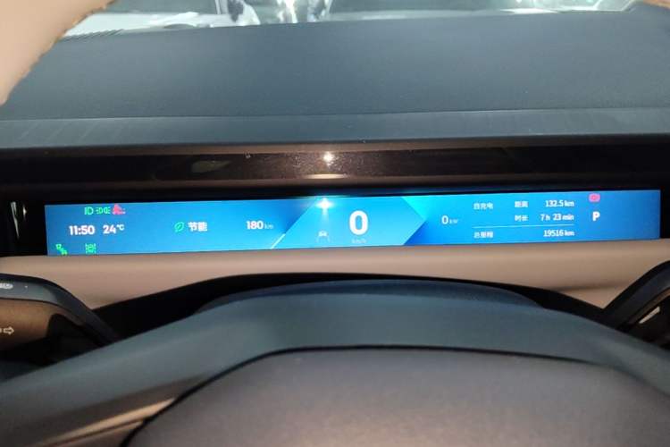 Used Lynk & Co Z10 2025 95 kWh 766 km Range Rear-Wheel Drive Max Instrument Cluster