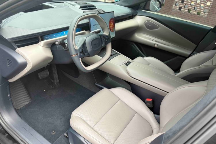 Used Lynk & Co Z10 2025 95 kWh 806 km Range Rear-Wheel Drive Advanced Driver-Assistance System Max Interior 1