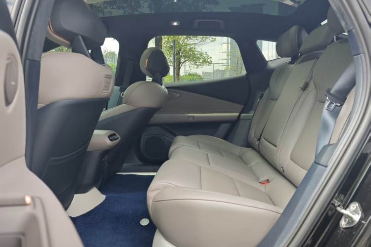 Used Lynk & Co Z10 2025 95 kWh 766 km Range Rear-Wheel Drive Max Interior 1