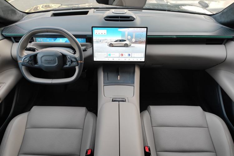 Used Lynk & Co Z10 2025 95 kWh 766 km Range Rear-Wheel Drive Max Interior 2