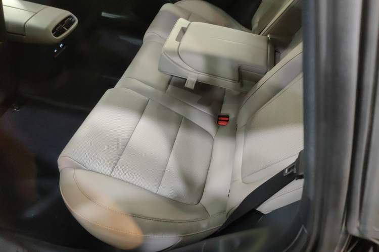 Used Lynk & Co Z10 2025 71 kWh 602 km Range Rear-Wheel Drive Pro Interior 4