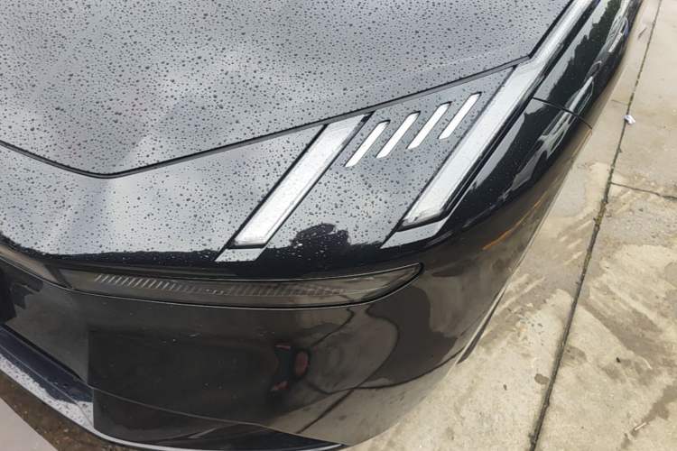 Used Lynk & Co Z10 2025 95 kWh 766 km Range Rear-Wheel Drive Max Left Front Headlight