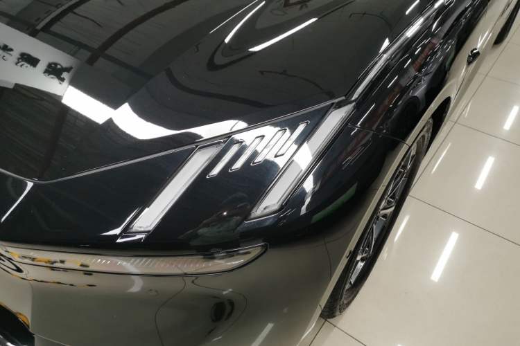 Used Lynk & Co Z10 2025 95 kWh 806 km Range Rear-Wheel Drive Advanced Driver-Assistance System Max Left Front Headlight