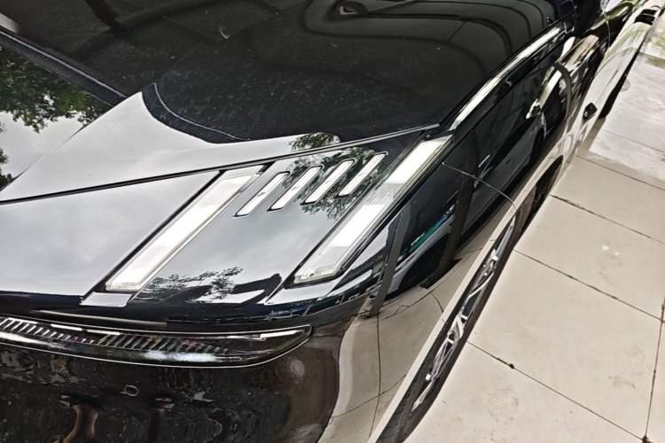 Used Lynk & Co Z10 2025 95 kWh 766 km Range Rear-Wheel Drive Max Left Front Headlight