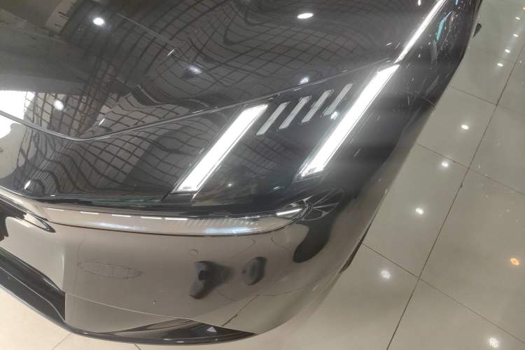 Used Lynk & Co Z10 2025 71 kWh 602 km Range Rear-Wheel Drive Pro Left Front Headlight
