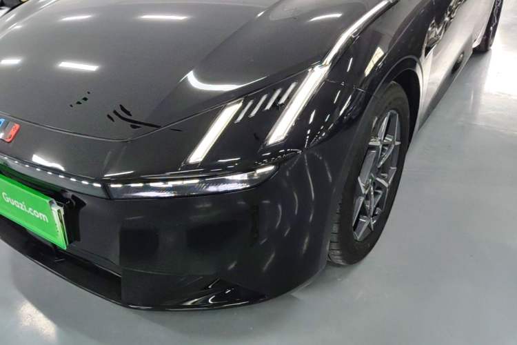 Used Lynk & Co Z10 2025 95 kWh 766 km Range Rear-Wheel Drive Max Left Front Headlight