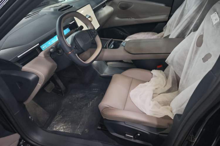 Used Lynk & Co Z10 2025 71 kWh 602 km Range Rear-Wheel Drive Pro Left Front Seat