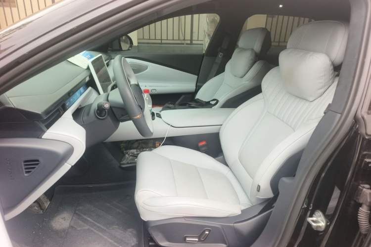 Used Lynk & Co Z10 2025 95 kWh 766 km Range Rear-Wheel Drive Max Left Front Seat