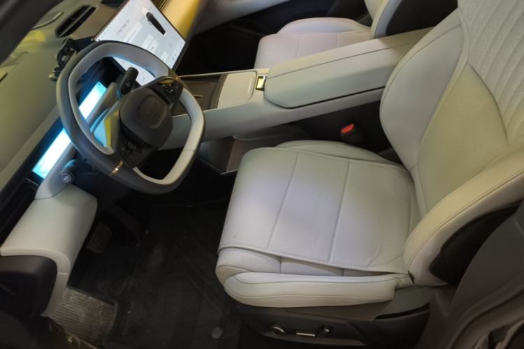 Used Lynk & Co Z10 2025 STARBUFF 95 kWh 766 km Range Rear-Wheel Drive Left Front Seat