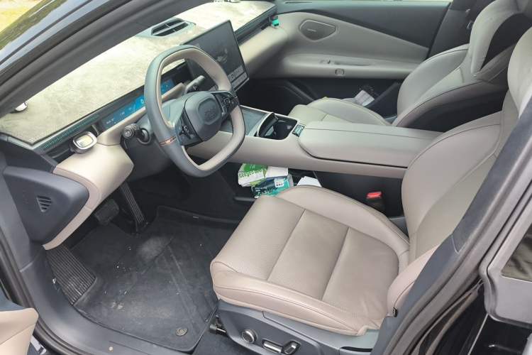 Used Lynk & Co Z10 2025 STARBUFF 95 kWh 766 km Range Rear-Wheel Drive Left Front Seat