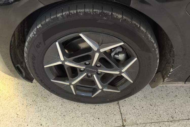 Used Lynk & Co Z10 2025 STARBUFF 95 kWh 766 km Range Rear-Wheel Drive Left Front Wheel Hub