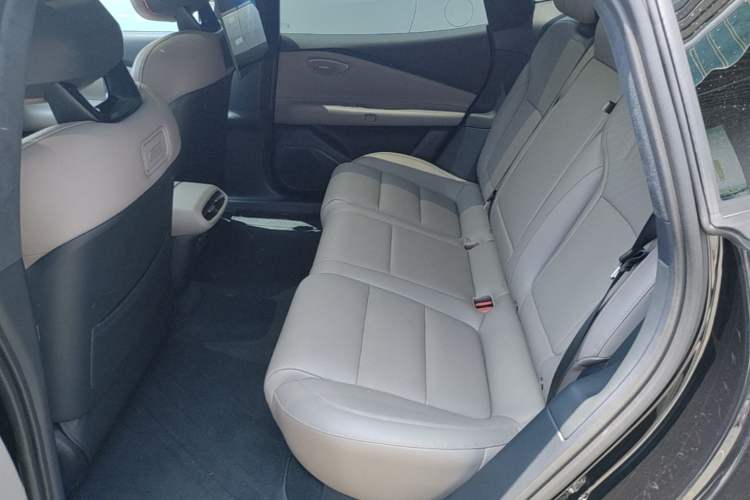 Used Lynk & Co Z10 2025 STARBUFF 95 kWh 766 km Range Rear-Wheel Drive Left Rear Seat