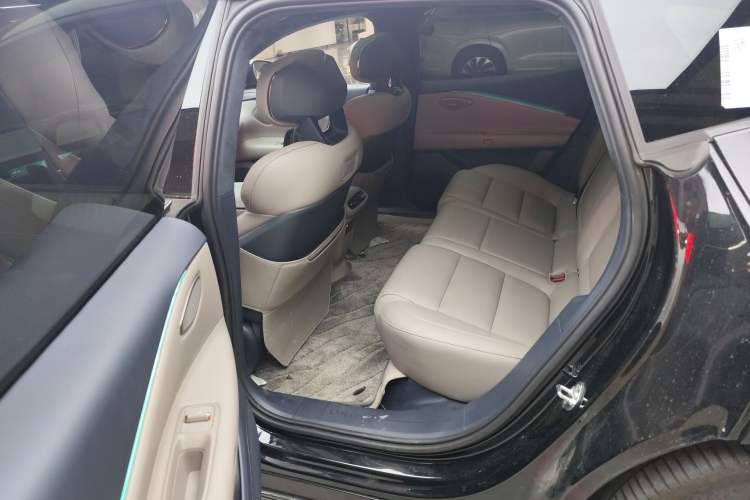 Used Lynk & Co Z10 2025 95 kWh 702 km All-Wheel Drive Intelligent Driving Ultra Left Rear Seat