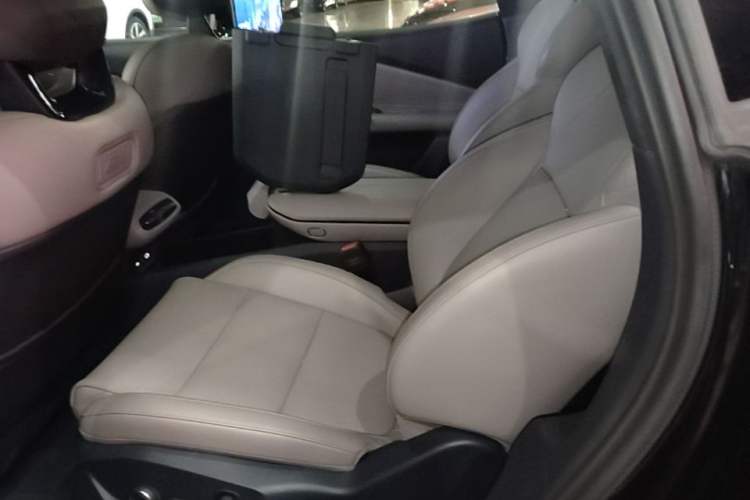 Used Lynk & Co Z10 2025 STARBUFF 95 kWh 680 km All-Wheel Drive Intelligent Driving Left Rear Seat
