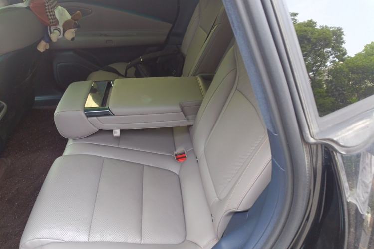 Used Lynk & Co Z10 2025 95 kWh 766 km Range Rear-Wheel Drive Max Left Rear Seat