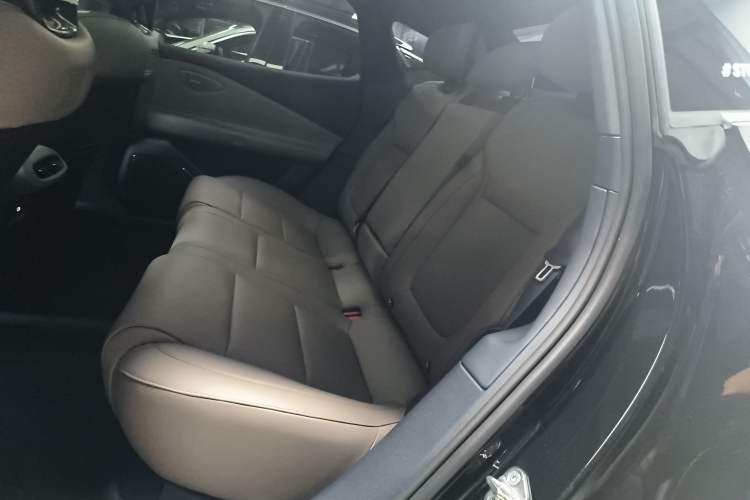 Used Lynk & Co Z10 2025 71 kWh 602 km Range Rear-Wheel Drive Pro Left Rear Seat