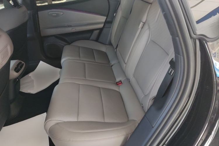 Used Lynk & Co Z10 2025 95 kWh 766 km Range Rear-Wheel Drive Max Left Rear Seat